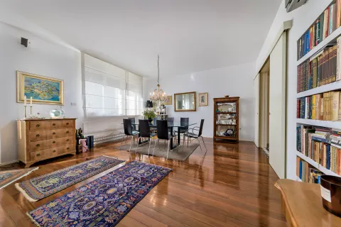 Zagreb, Centar – Elegantni četverosobni stan