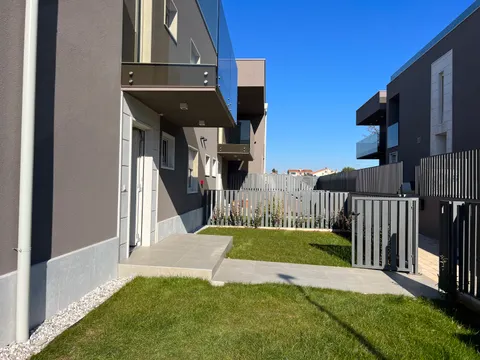 Poreč, Vranići - Appartement de quatre pièces à l'étage avec terrasse sur le toit de 162,62 m2