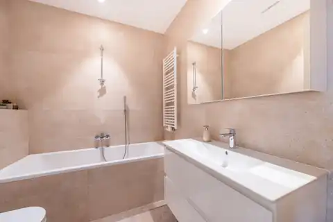 Загреб, VMD Heinzelova – трехкомнатная квартира с гаражом, первая аренда