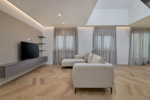 Zagreb, Centar – Luksuzan dvoetažan penthouse 150 m² za Najam