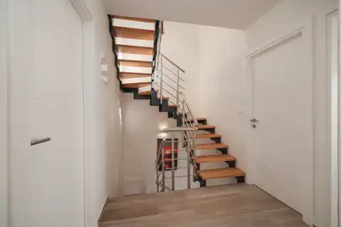 Privlaka - Dom szeregowy z basenem i tarasem na dachu.