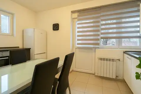 Zagreb, Malešnica - dvoetažan stan s parkirnim mjestom i vrtom