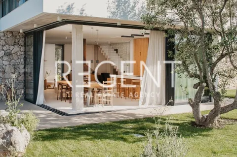 Šolta - Villa unica con vista panoramica sul mare, 270 m2