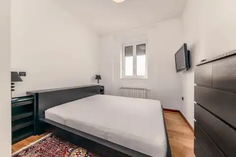 Zagreb, Centar - Građanski četverosoban stan 103 m2 s liftom i garažnim mjestom