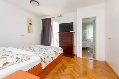 Brač, Mirca - kamenná vila s výhľadom na more, 300m2