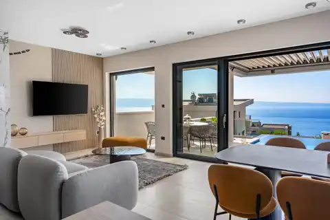 Podstrana - Moderná luxusná vila s bazénom a strešnou terasou