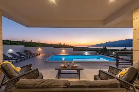 Zadar, Rovanjska – villa de 220 m², piscine et vue sur la mer