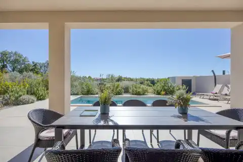 Kuća 230 m² — grijani bazen, krovna terasa, Poreč