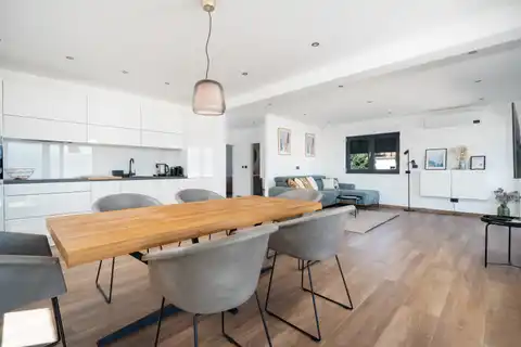 Трогир, Слатине - Двухкомнатная квартира с террасами и видом на море