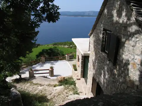 Brač, Bol - Kamena kuća sa četiri apartmana