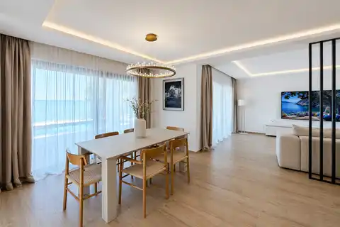 Vila 200 m², Pula — 3 spavaće sobe, grijani bazen, garaža, sauna