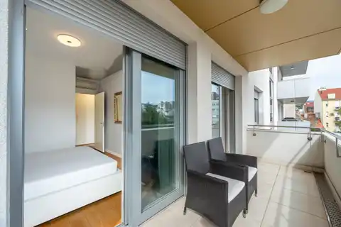 Stan 105 m², Grahorova — 3 spavaće sobe, dupla garaža, lift