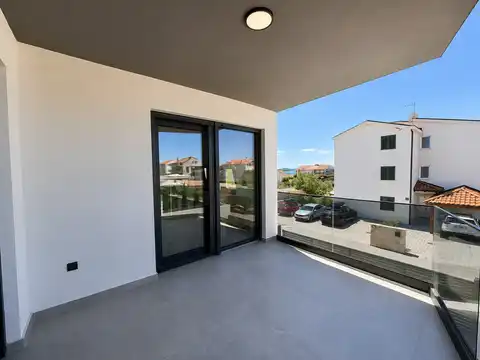 Appartement 65 m², Brodarica, Šibenik - 3 pièces, balcon, parking