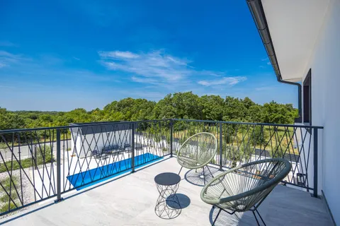 Istra, Krnica – Kuća s bazenom na parceli 780 m2
