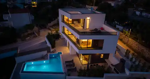 Вилла 300 м², Стивашница — 100 м до моря, инфинити бассейн