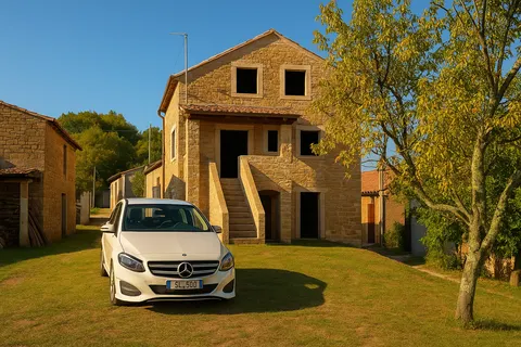 Istra, Motovun - tradicionalna istarska kuća s pogledom na Motovun