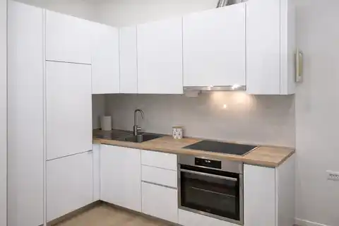 Split, Trstenik - Moderní studio k pronájmu