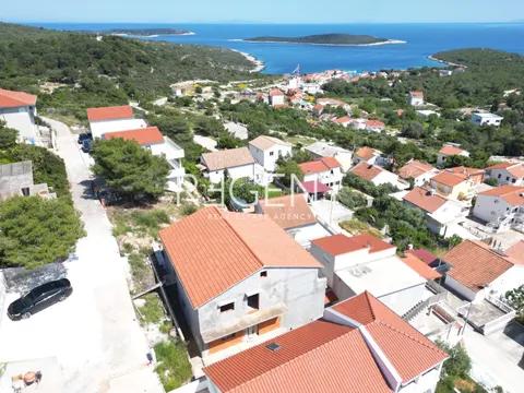 Vis, casa in costruzione con vista aperta sul mare