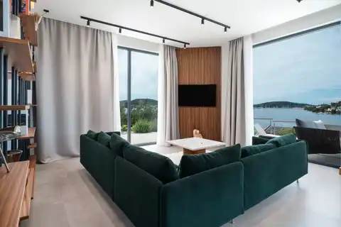 Šibenik, Rogoznica - Luxusní vila s panoramatickým výhledem na moře, vyhřívaným bazénem a vířivkou