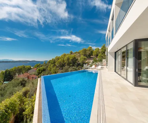 Hvar – Moderna vila s pogledom na more 195 m2