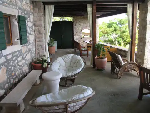 Brač, Bol - Kamena kuća sa četiri apartmana