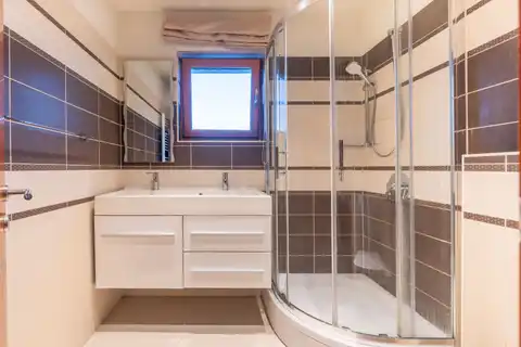 Zagreb, Sestine - Exklusives Penthouse in einer Stadtvilla, 123m2 zur Miete