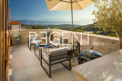 Hvar - villa in pietra dal design unico di 250m2