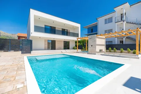 Trogir - Nuova villa moderna di 300m2 con piscina e jacuzzi