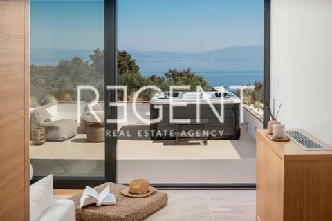 Šolta - Villa unica con vista panoramica sul mare, 270 m2