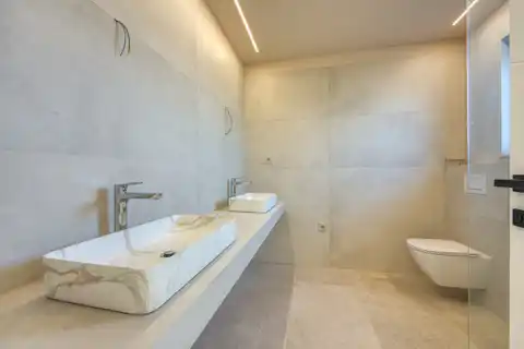 Poreč – Moderna vila s krovnom terasom