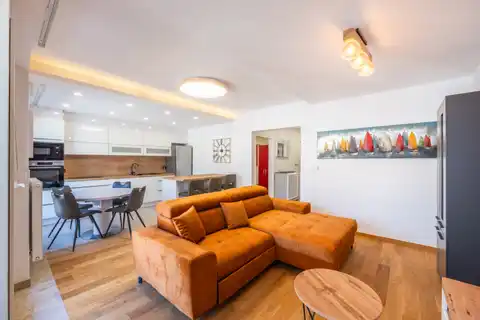 Zagreb, Centar - Četverosoban stan s parkingom, prvi najam