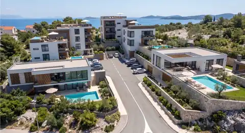 Primošten, Appartement 160 m² — 2 chambres, 2 terrasses, jardin, piscine