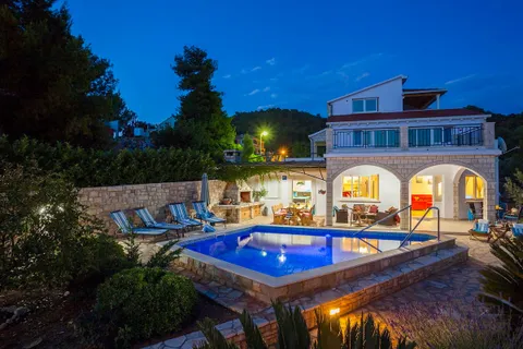 Ostrov Korčula – Okouzlující vila v zátoce s bazénem 460 m2