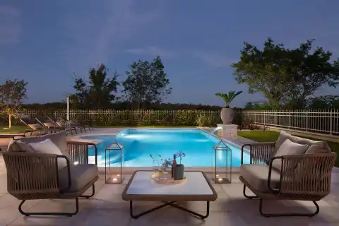 Istria, Poreč - Attractive stone villa with a tennis court and a swimming pool