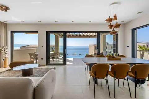 Podstrana - Moderná luxusná vila s bazénom a strešnou terasou