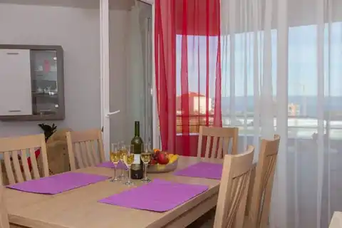 Split, Žnjan - Appartement de trois pièces avec loggia
