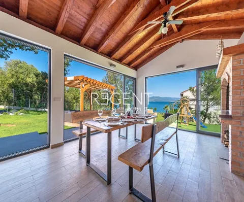 Zadar, Posedarje - Vila první řada u moře 300 m2