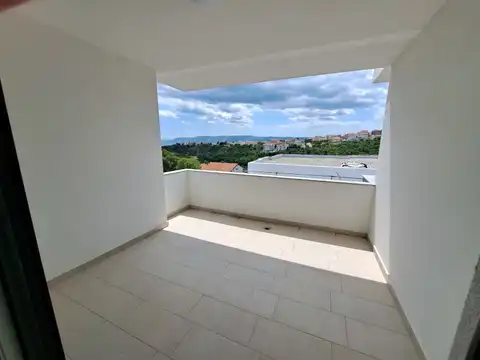 Novi Vinodolski - Moderan trosoban stan na mirnoj lokaciji 64 m2