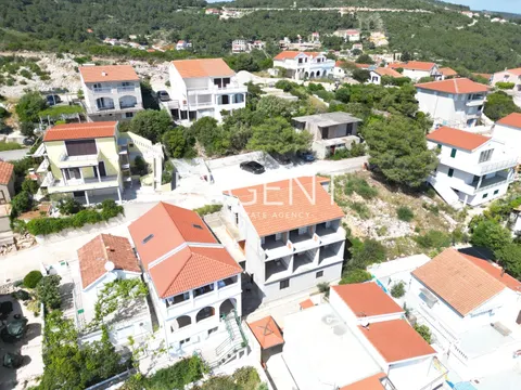 Vis, casa in costruzione con vista aperta sul mare
