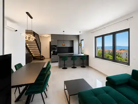 Dvoetažni stan 140 m², Brodarica, Šibenik- 3SS, krovna terasa, garaža