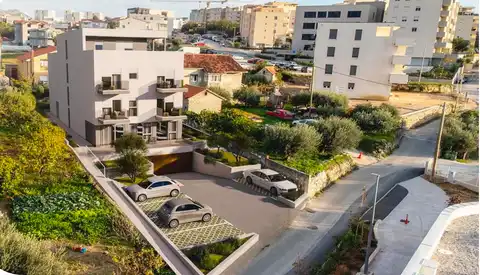 Split, Mejaši – poslovni prostor v novogradnji s teraso