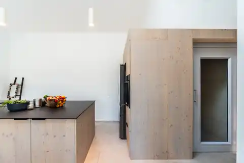 Ravna Gora, kuća 146 m² — 2 stana, privatni lift, bazen