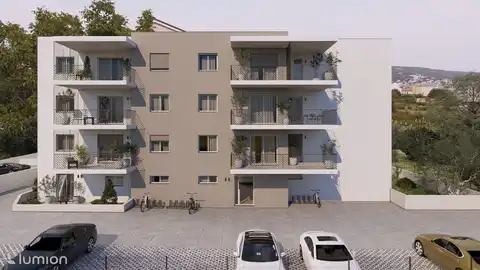 Trogir, Seget Donji - Trosoban stan s vrtom i terasama