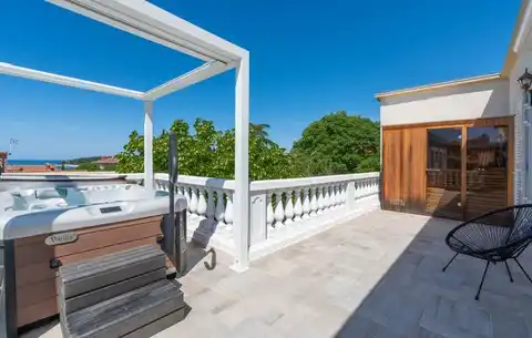 Rovinj – Luksuzna vila s bazenom prvi red do mora