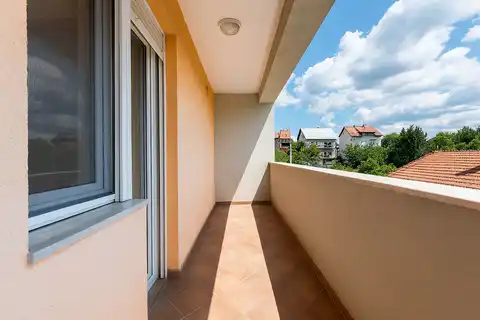 Zagreb, Remete – Trosoban stan 82 m² s loggiom