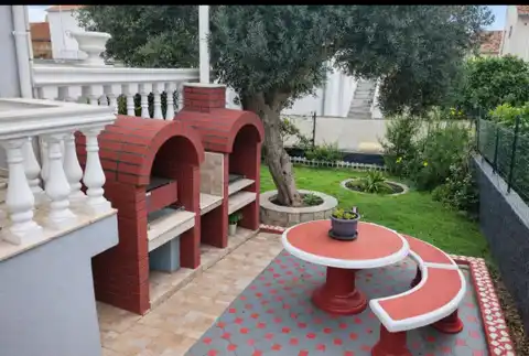 Pelješac, Orebić - Kuća s vrtom i tri stambene jedinice