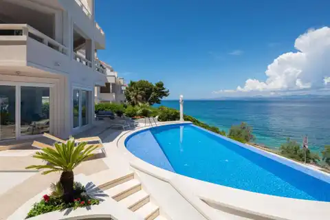 Brač - Moderna vila prvi red uz more