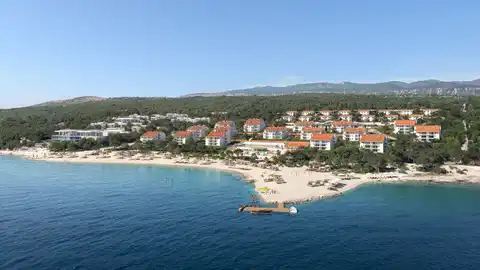 Novi Vinodolski - Mövenpick, trosoban apartman, prvi red do mora