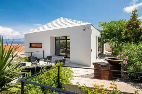 Brač - Moderna vila s bazenom, jacuzzijem i saunom