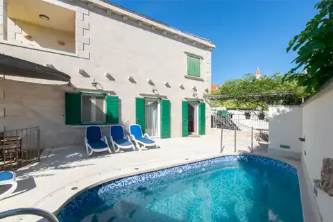 Brač, Mirca - kamenná vila s výhľadom na more, 300m2